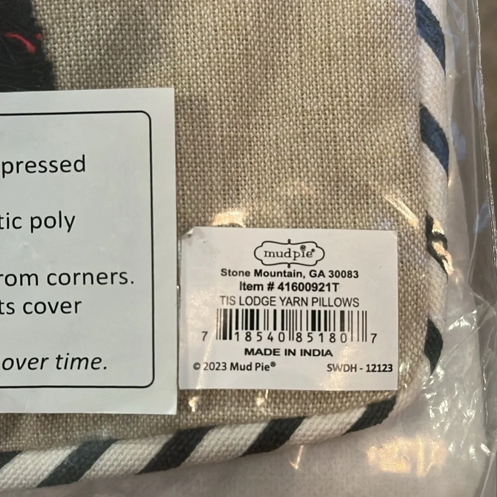 Mud Pie Tis Lodge Yarn Pillow/NWT